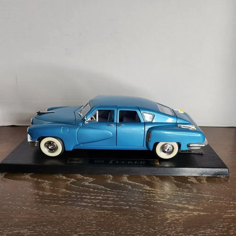Road Legends 1948 Aqua Blue Tucker 1:18 Diecast Car # 92268 With Box and Stand
